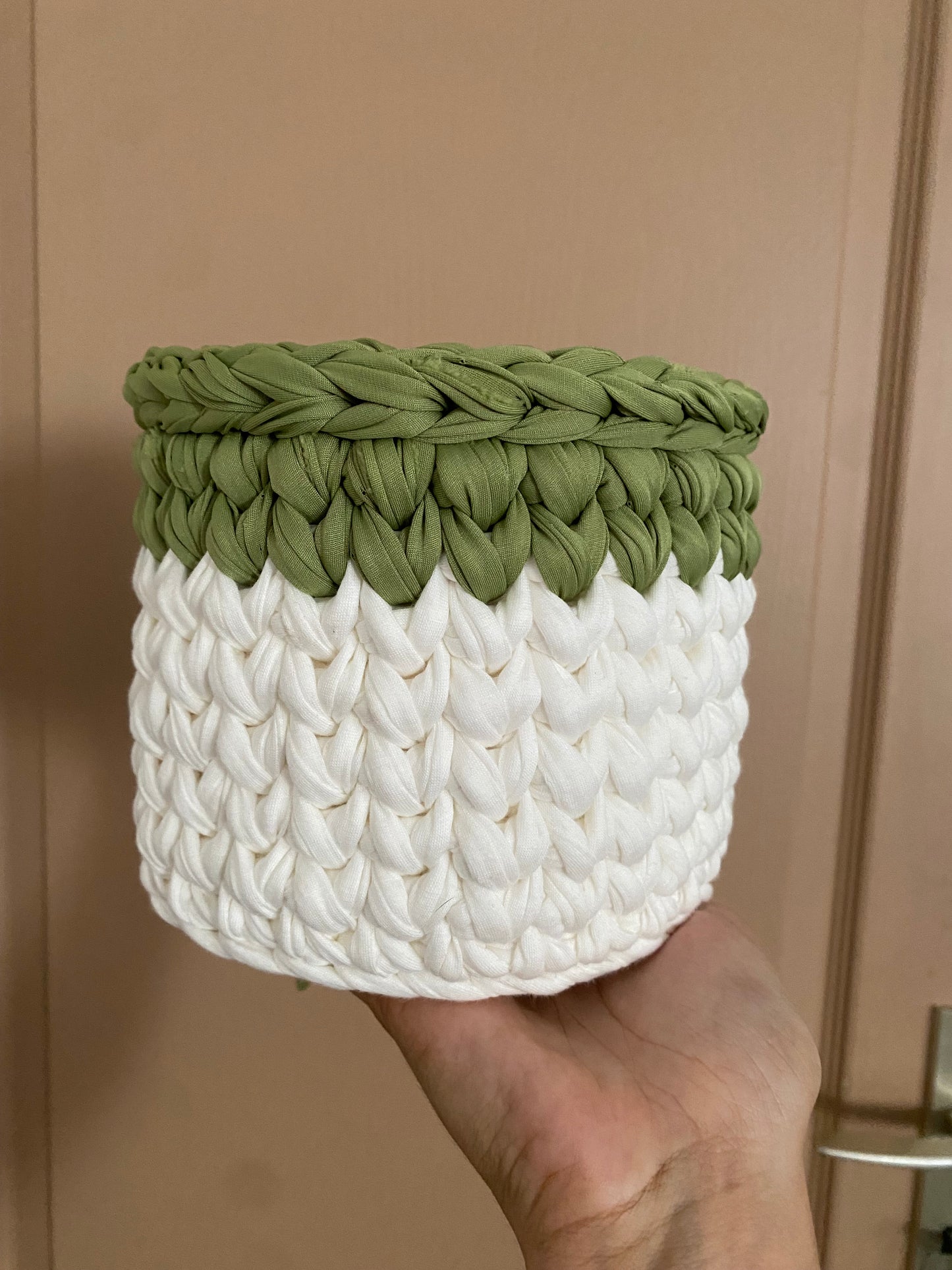 Panier Teresa blanc et vert olive